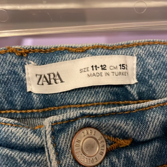 Zara bedazzled jeans - Picture 2 of 4